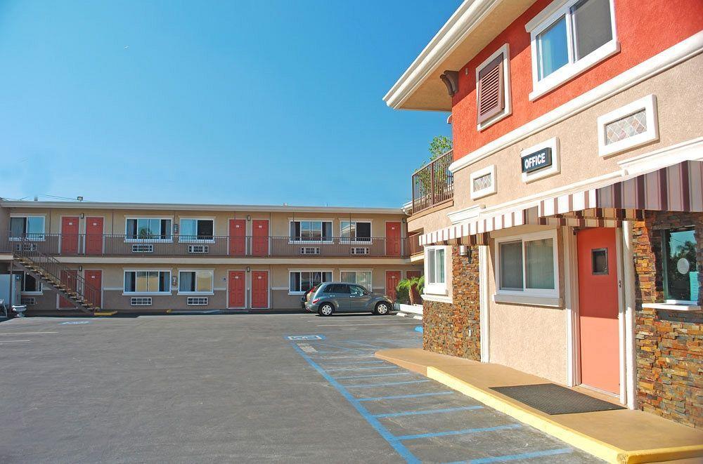 Friendly Hills Inn ウィッティア エクステリア 写真